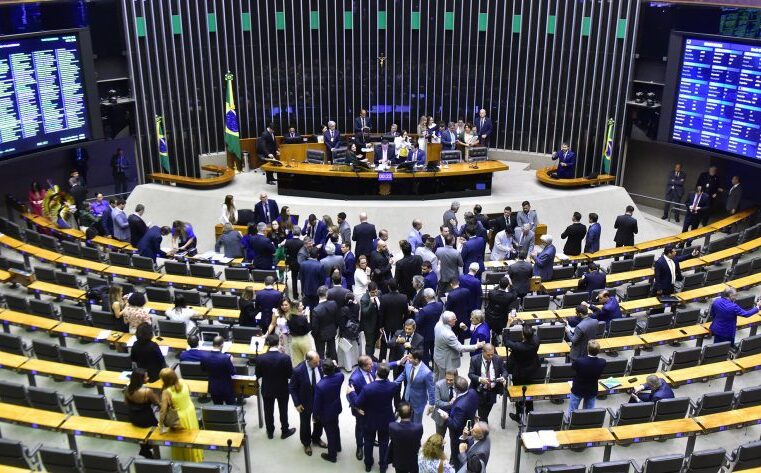 Nikolas, Kataguiri e João Campos: políticos jovens miram PEC que quer diminuir idade mínima para Senado e Presidência