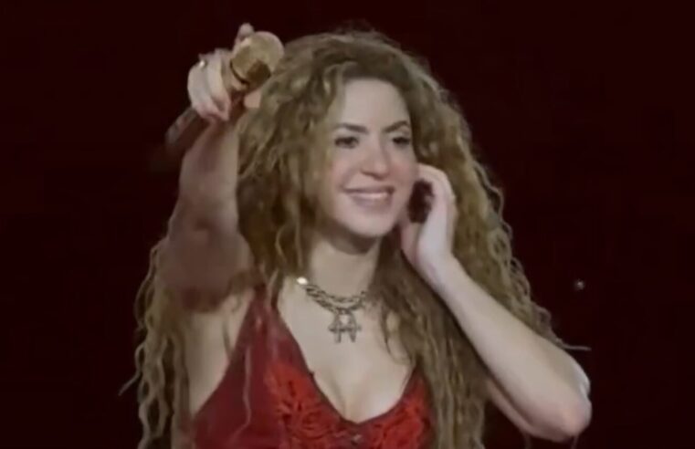 Shakira surpreende e canta música de artista paraibano em show no Brasil