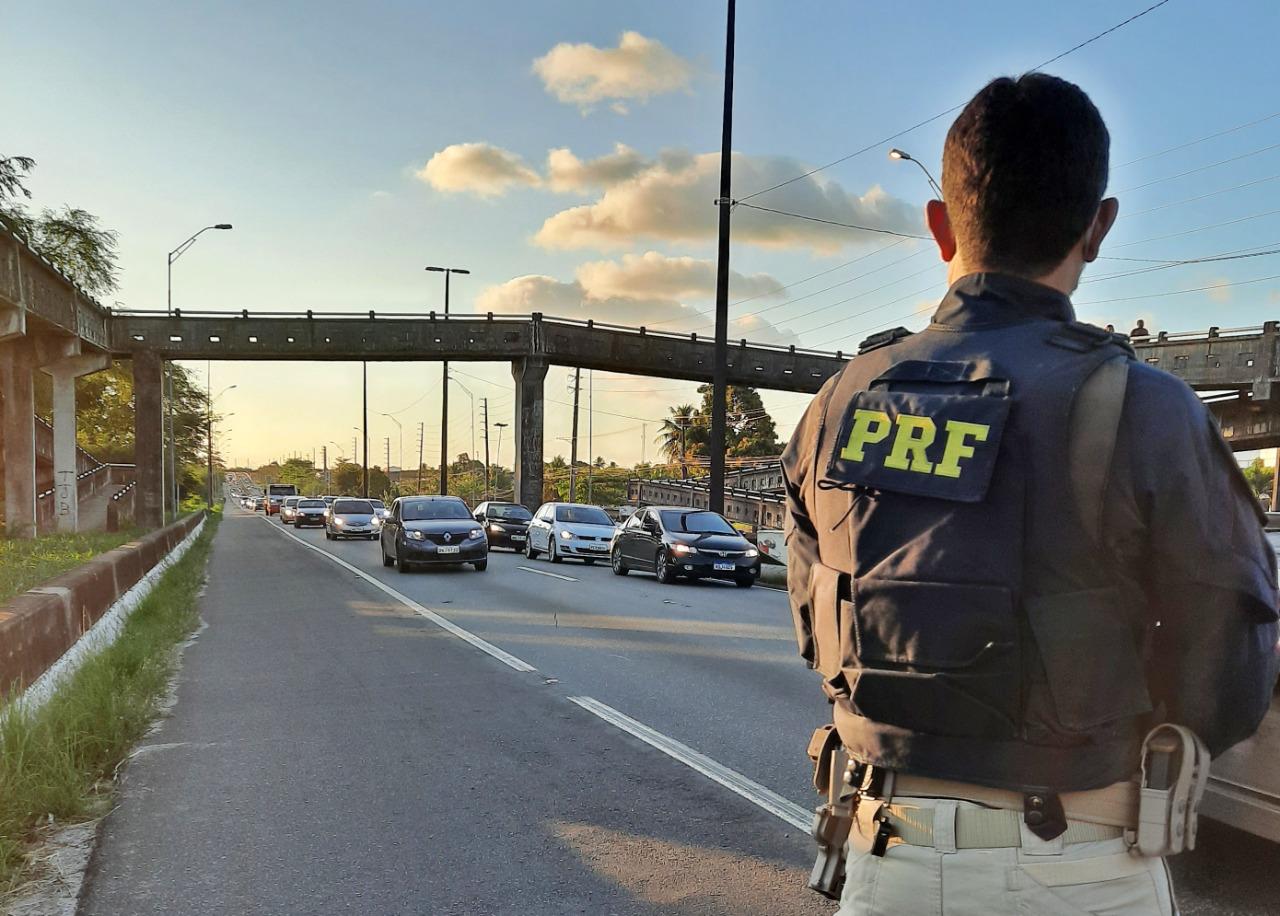 Feriadão : PRF-PB estima que fluxo de veículos nas rodovias aumente nesta quinta-feira; confira os horários para evitar pegar a estrada